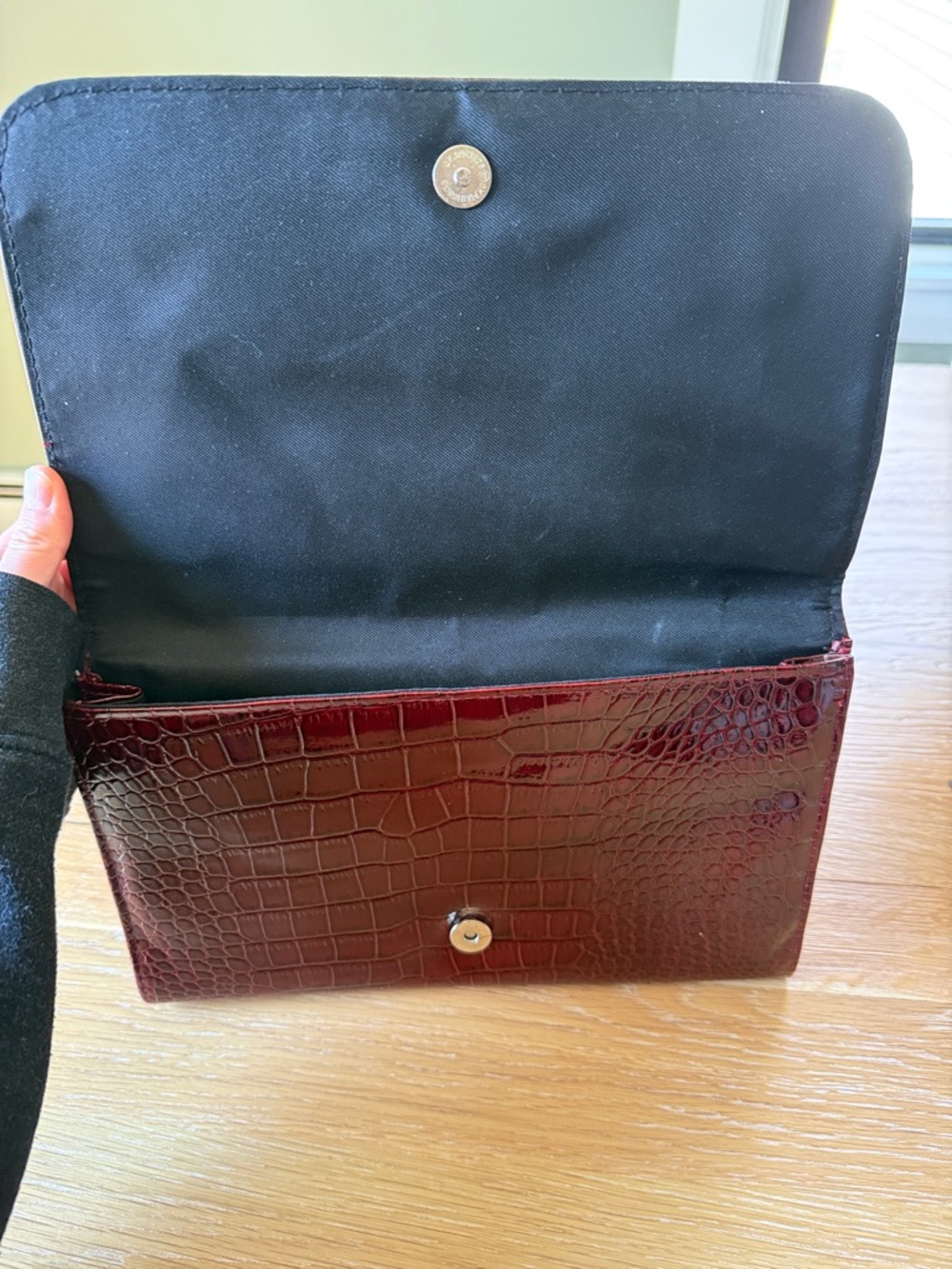 Croc-Embossed Burgundy Wallet - Picture 3 of 4